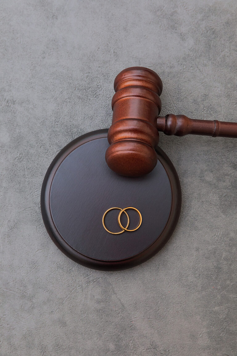 Rings on a circular item with a gavel above it, Divorce